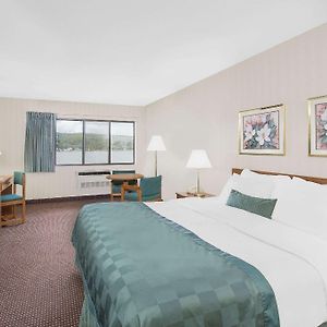 King Room Lot View Second Floor Non-Smoking
